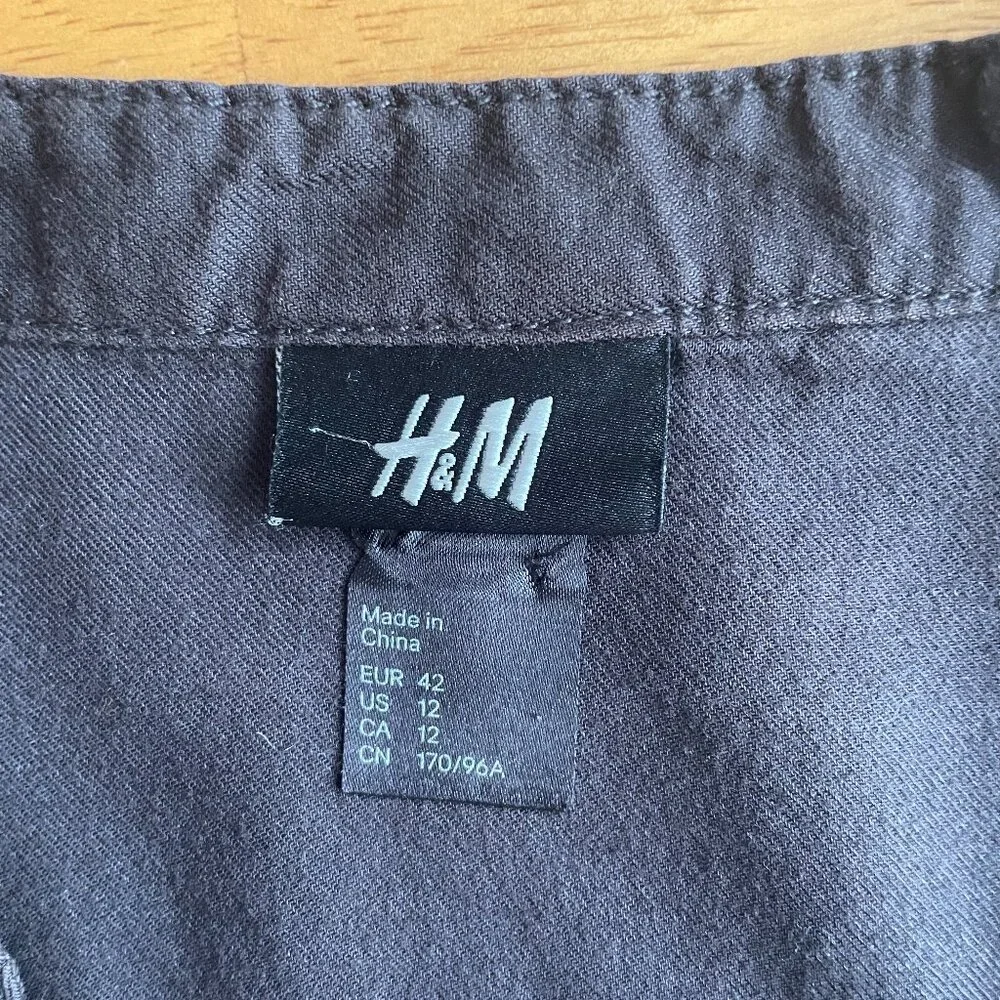 Size 12 H&M black military style top with silver buttons and short sleeves - Picture 8 of 14